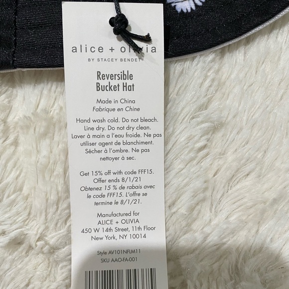 Alice + Olivia Daisy Print Bag & Reversible Hat - Picture 6 of 7